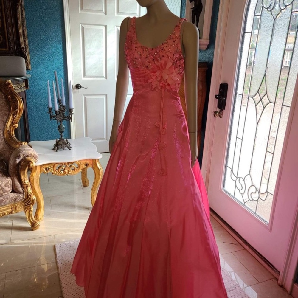 Dress - Picture 2 of 5